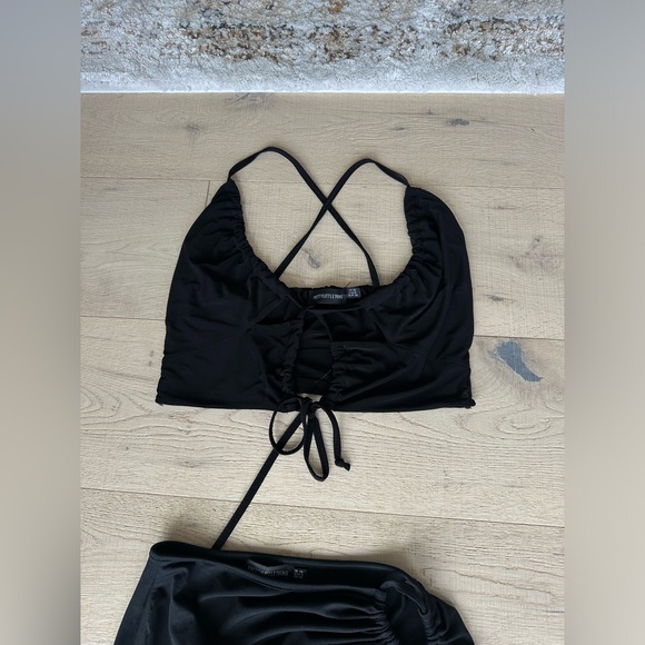 Cut out two piece set - Picture 3 of 6